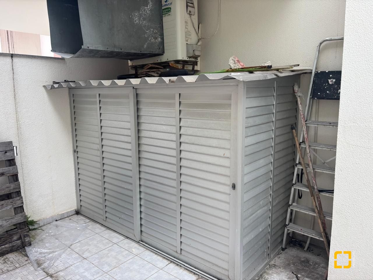 Loja com 39m², no bairro Barreiros em São José