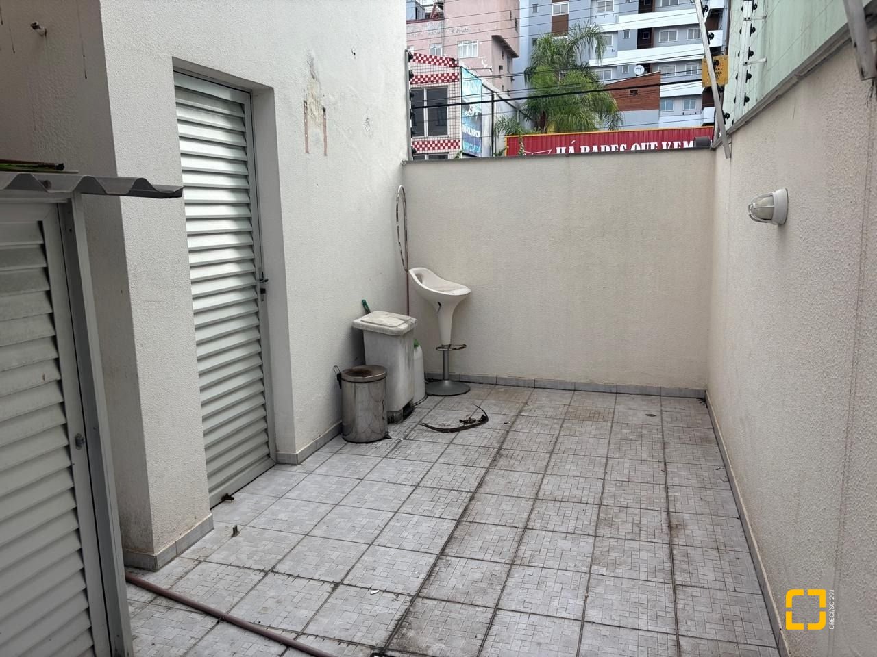 Loja com 39m², no bairro Barreiros em São José