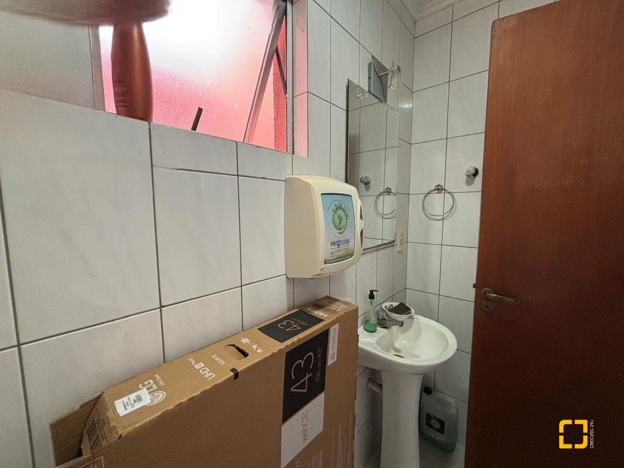 Loja com 39m², no bairro Barreiros em São José