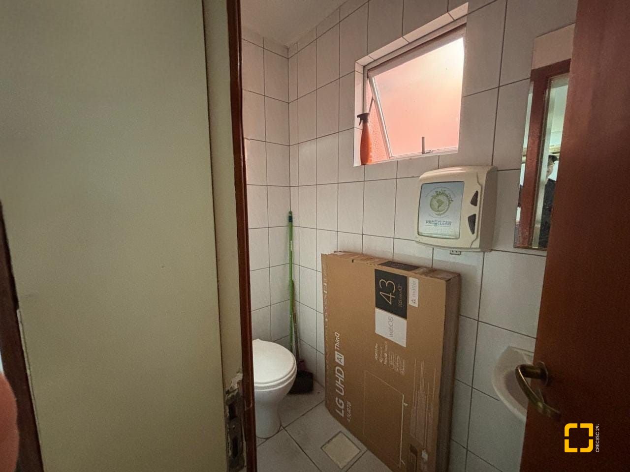Loja com 39m², no bairro Barreiros em São José