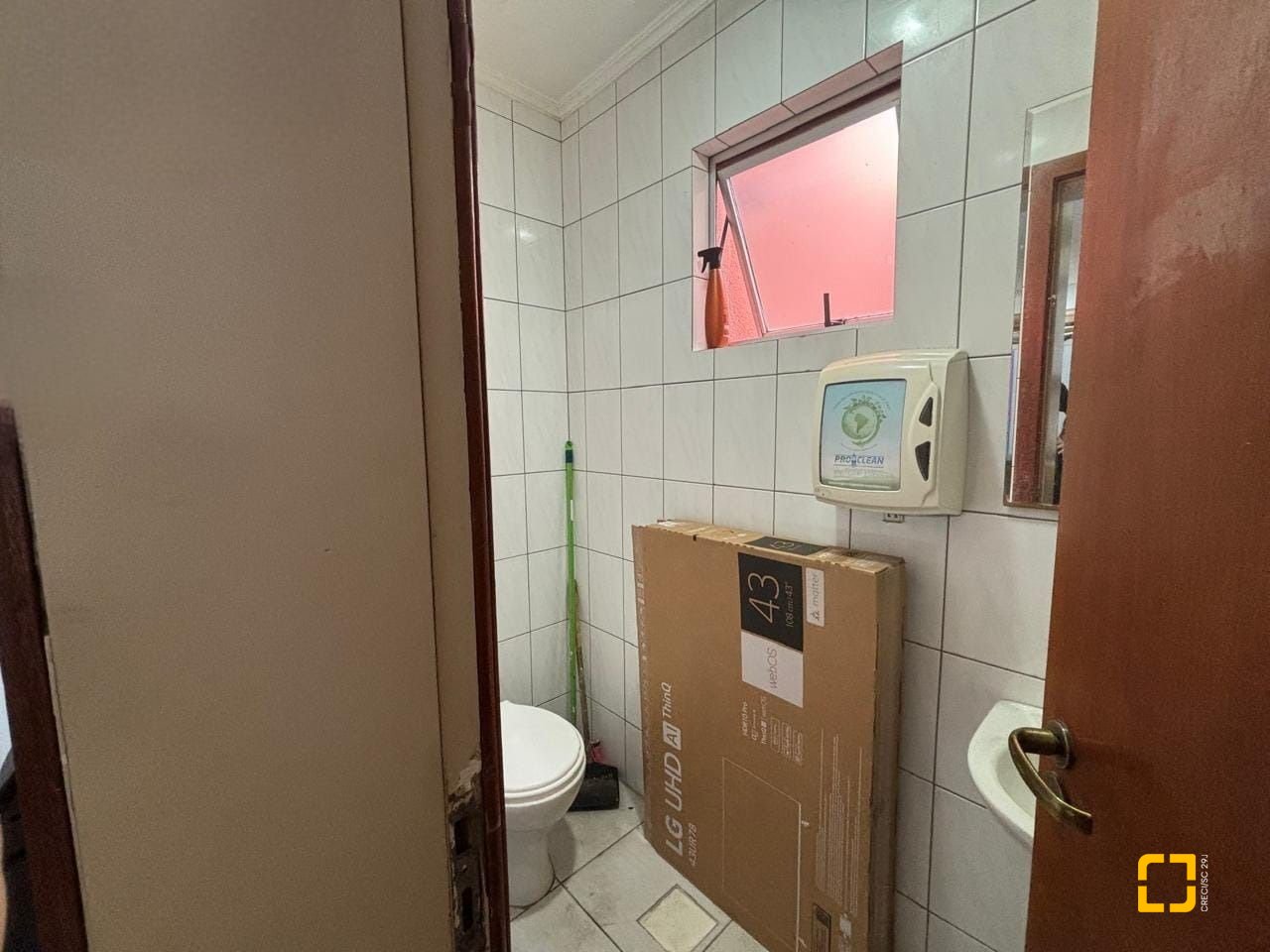 Loja com 39m², no bairro Barreiros em São José