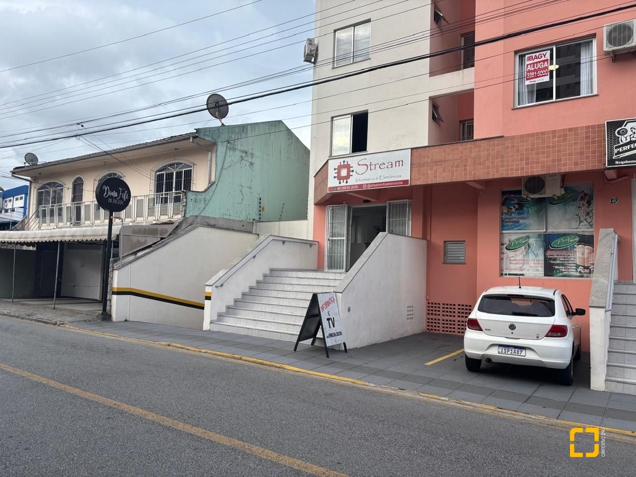 Loja com 39m², no bairro Barreiros em São José