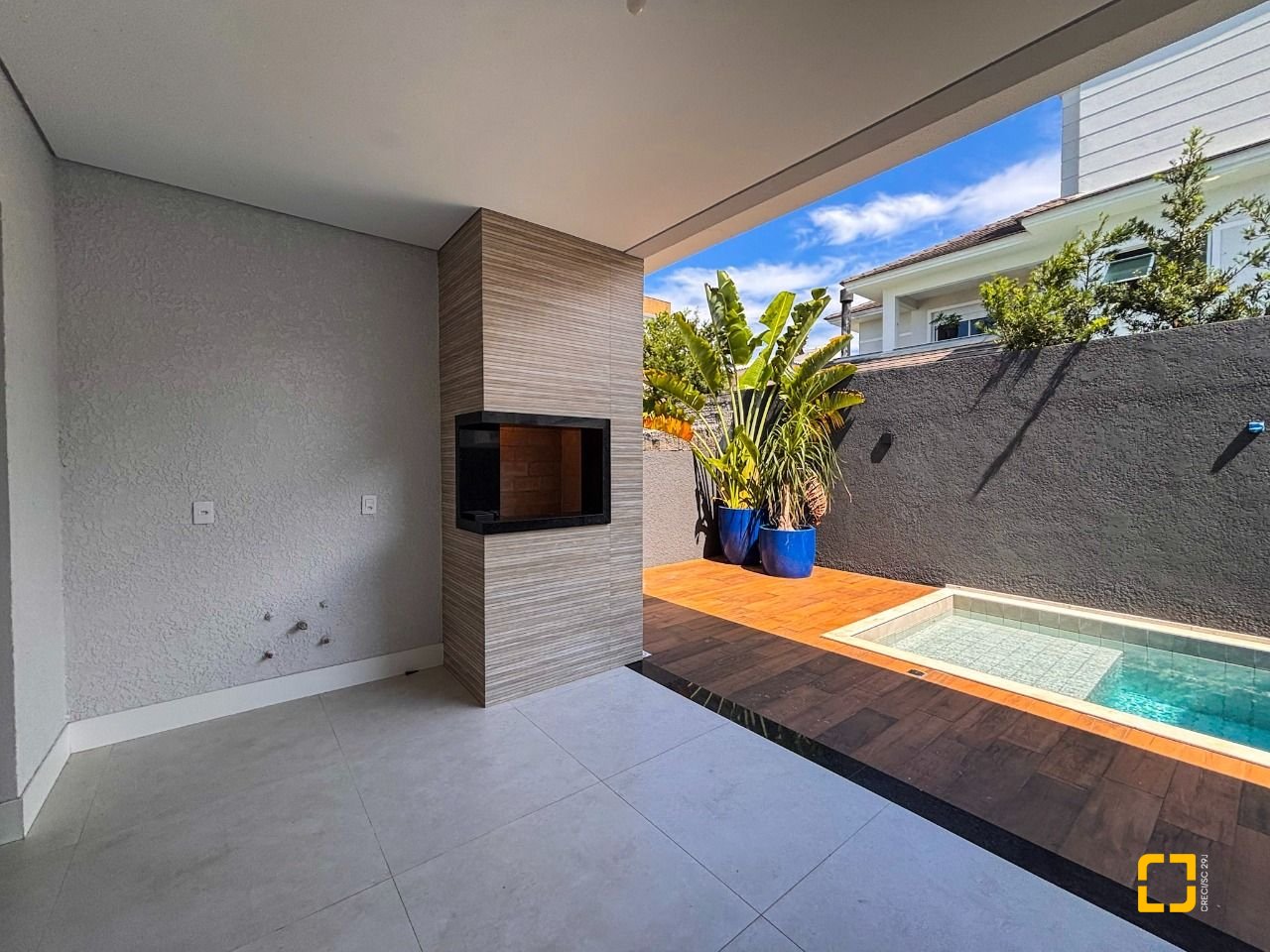Casa com 233m², 7 quartos (sendo 3 suítes), 2 garagens, no bairro Ingleses em Florianópolis