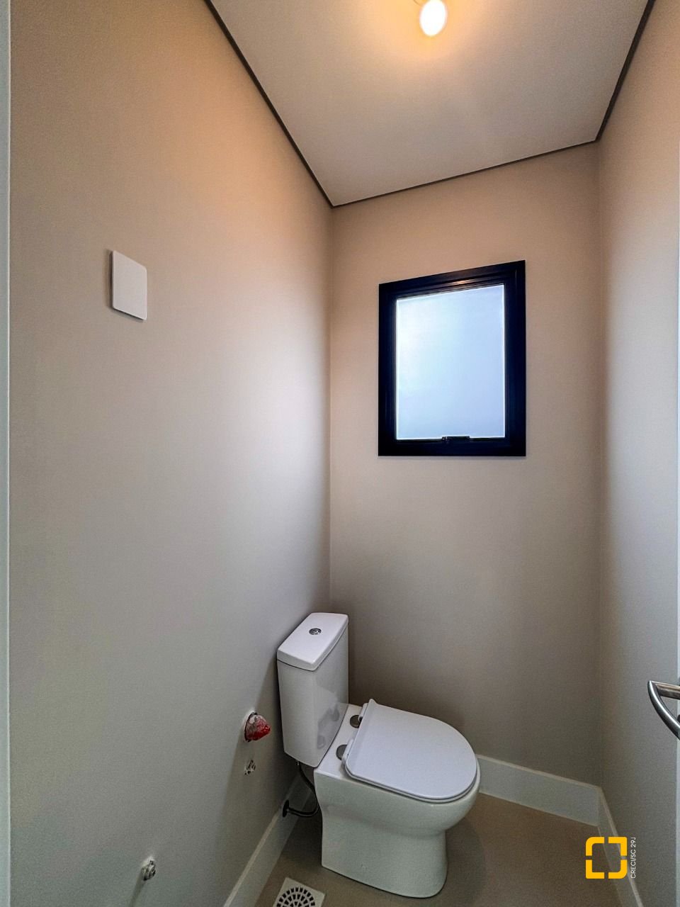 Casa com 233m², 7 quartos (sendo 3 suítes), 2 garagens, no bairro Ingleses em Florianópolis