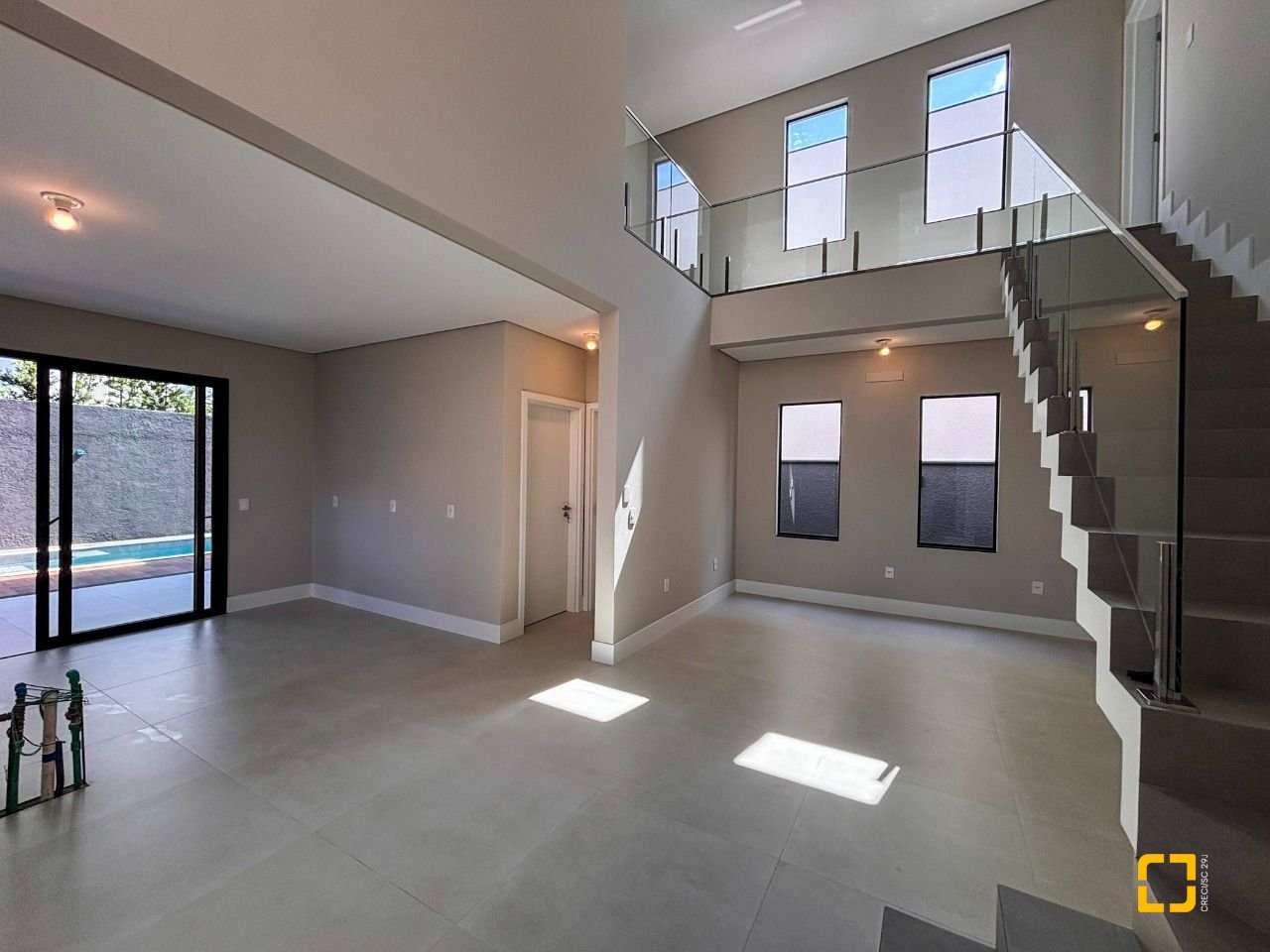 Casa com 233m², 7 quartos (sendo 3 suítes), 2 garagens, no bairro Ingleses em Florianópolis