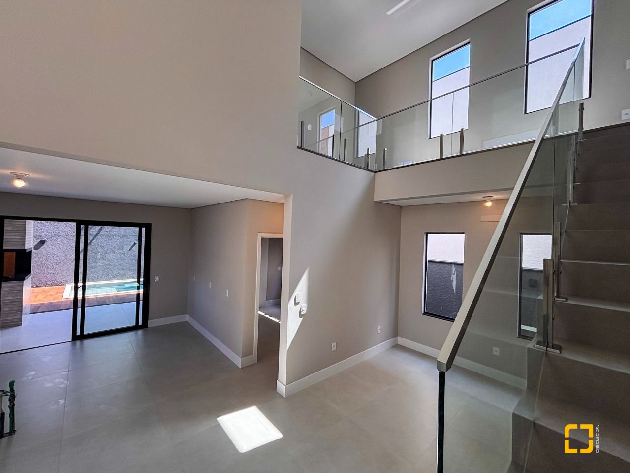 Casa com 233m², 7 quartos (sendo 3 suítes), 2 garagens, no bairro Ingleses em Florianópolis