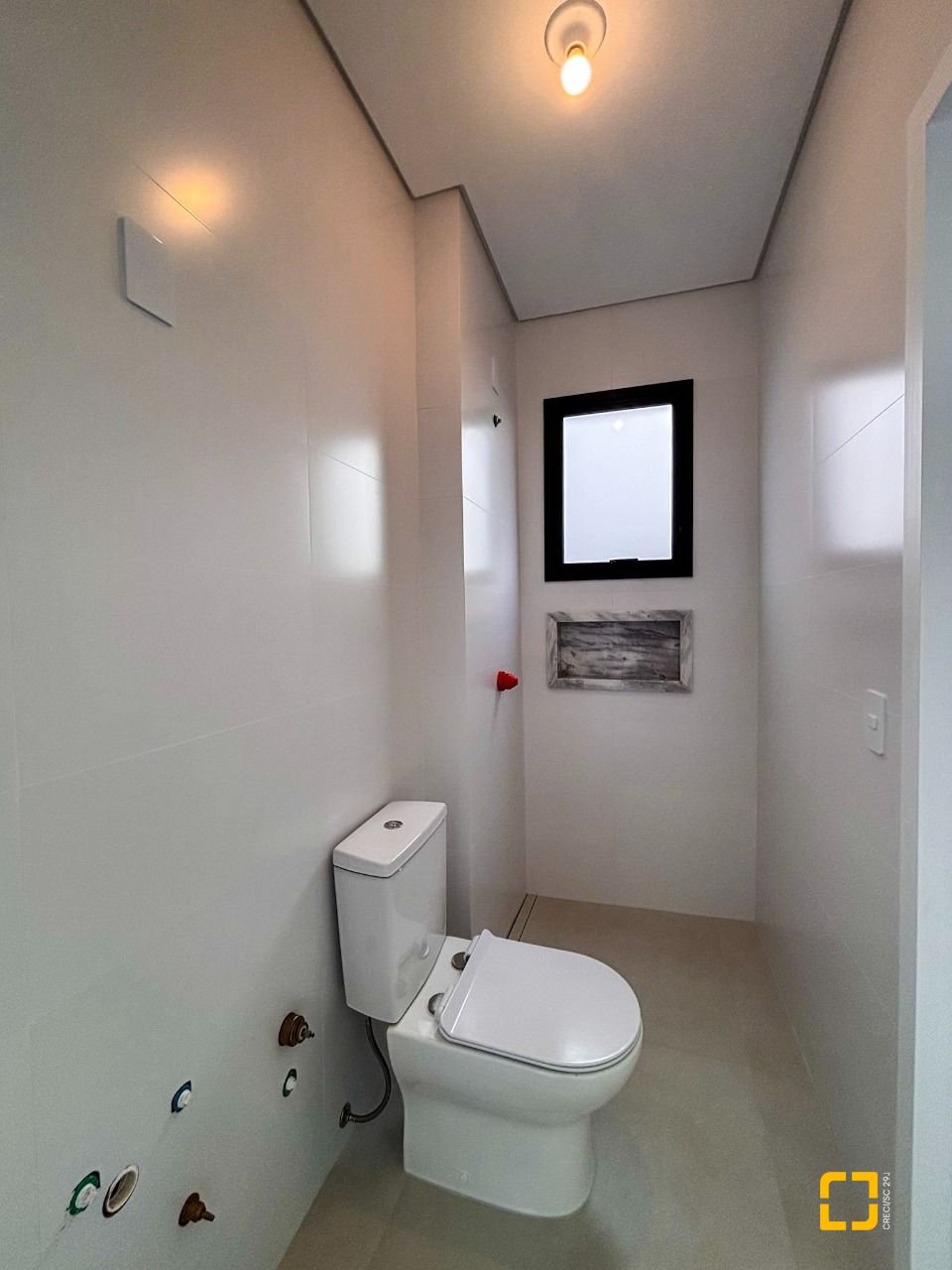 Casa com 233m², 7 quartos (sendo 3 suítes), 2 garagens, no bairro Ingleses em Florianópolis