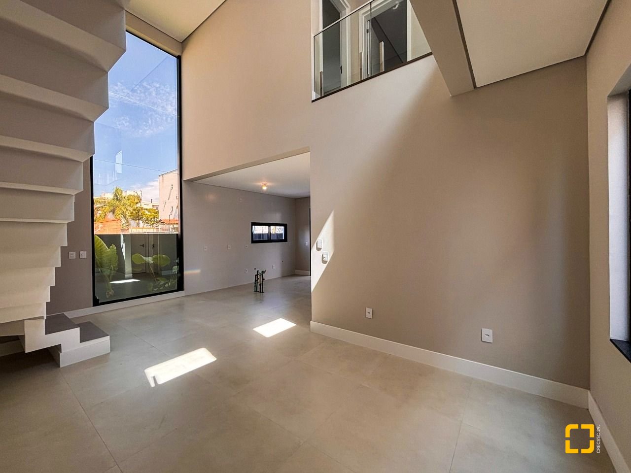 Casa com 233m², 7 quartos (sendo 3 suítes), 2 garagens, no bairro Ingleses em Florianópolis