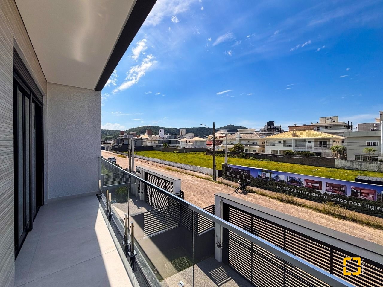 Casa com 233m², 7 quartos (sendo 3 suítes), 2 garagens, no bairro Ingleses em Florianópolis