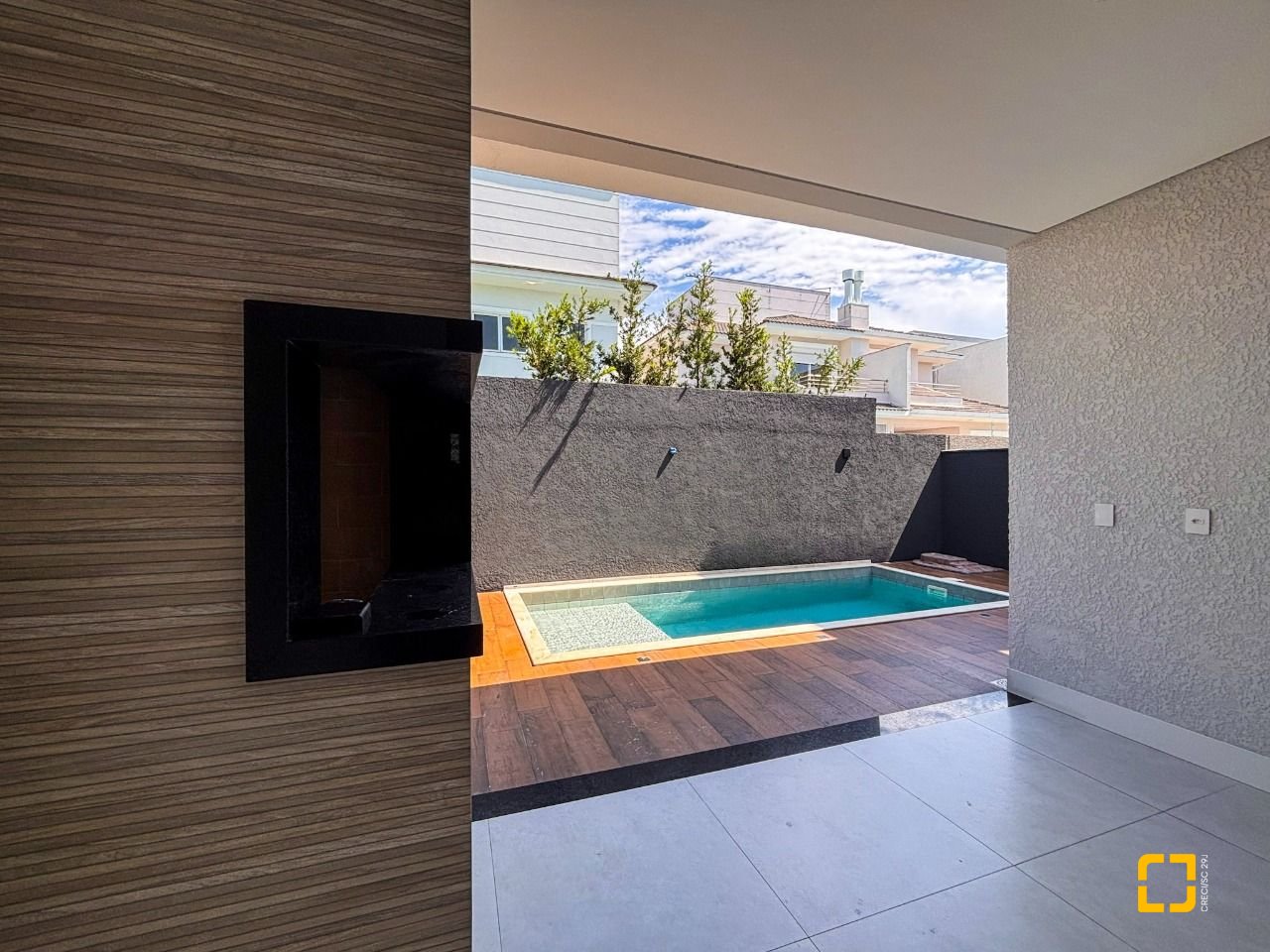 Casa com 233m², 7 quartos (sendo 3 suítes), 2 garagens, no bairro Ingleses em Florianópolis