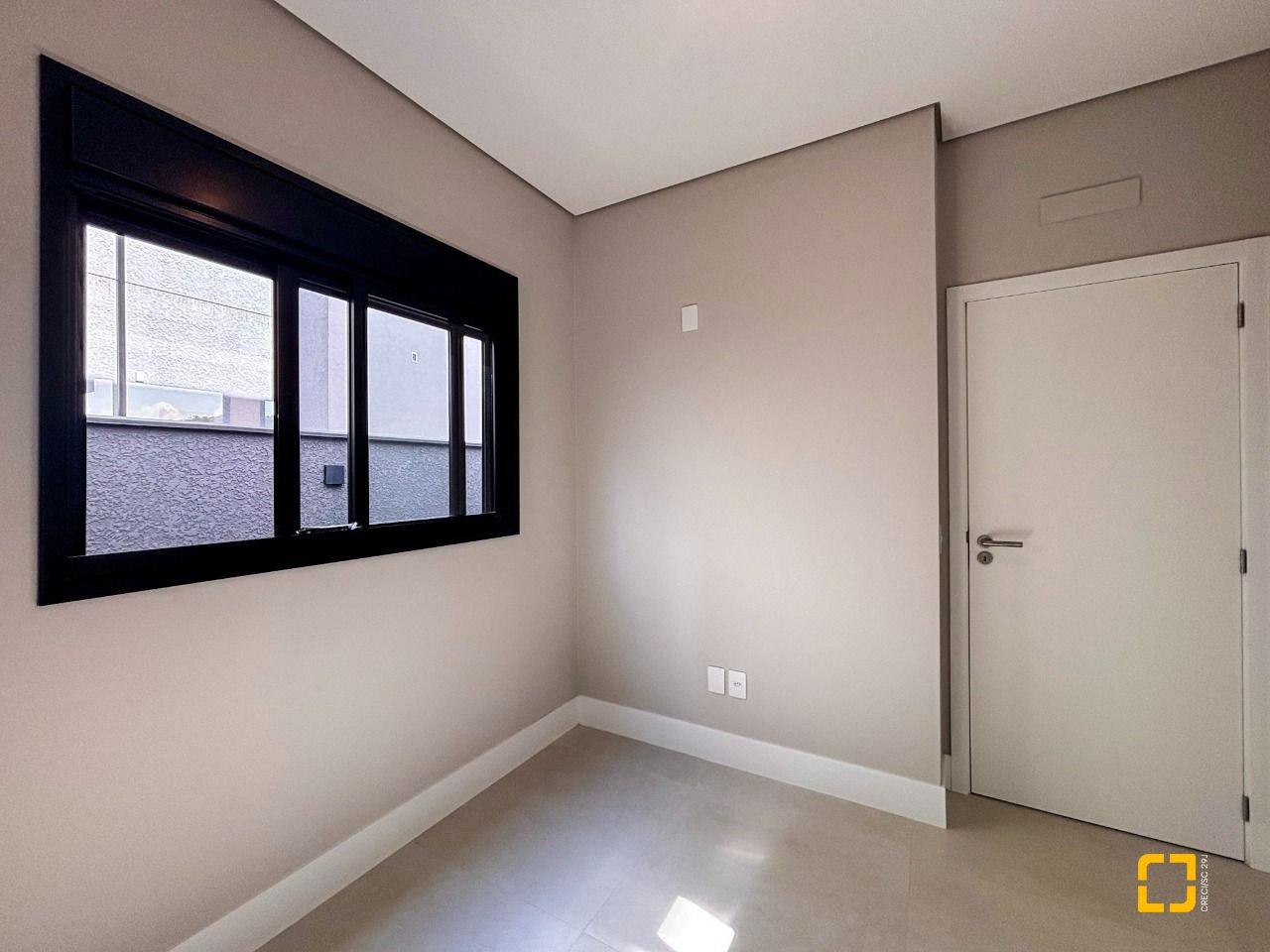 Casa com 233m², 7 quartos (sendo 3 suítes), 2 garagens, no bairro Ingleses em Florianópolis