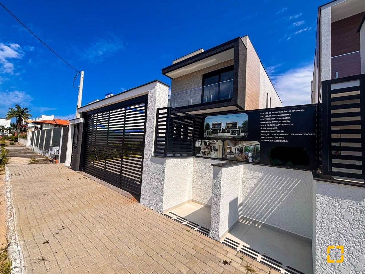 Casa com 233m², 7 quartos (sendo 3 suítes), 2 garagens, no bairro Ingleses em Florianópolis