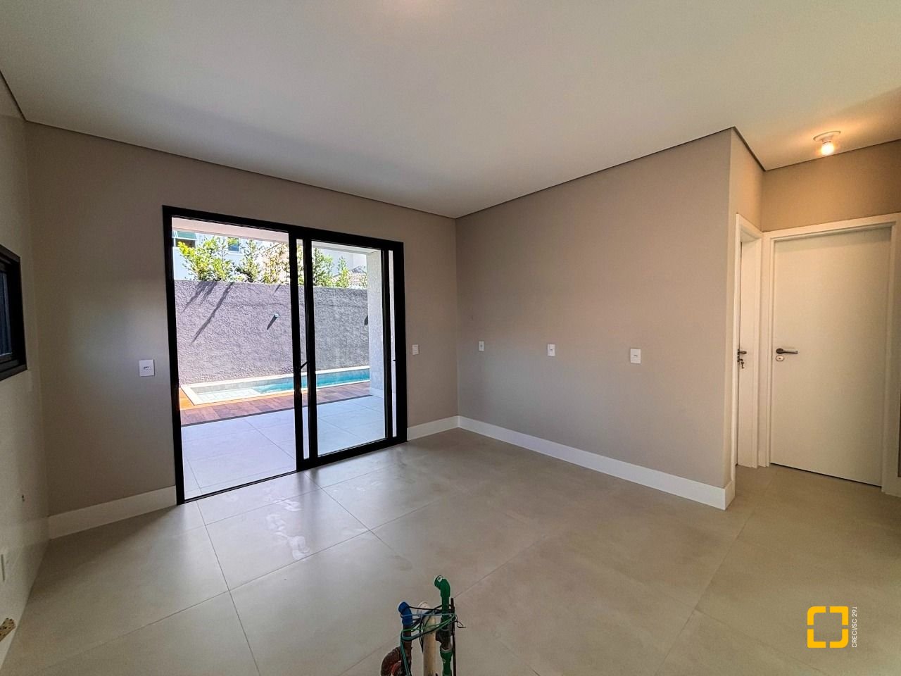 Casa com 233m², 7 quartos (sendo 3 suítes), 2 garagens, no bairro Ingleses em Florianópolis
