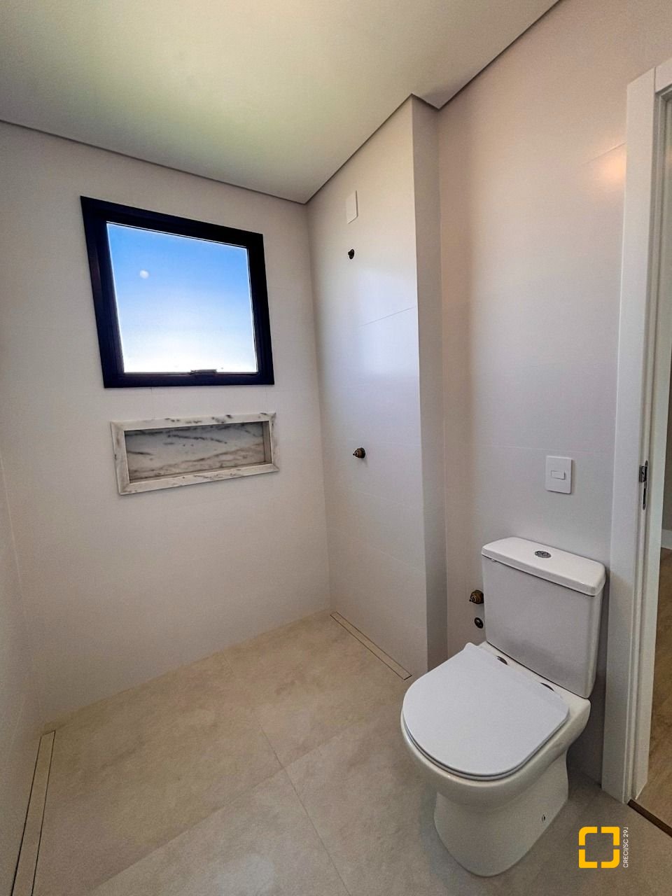 Casa com 233m², 7 quartos (sendo 3 suítes), 2 garagens, no bairro Ingleses em Florianópolis