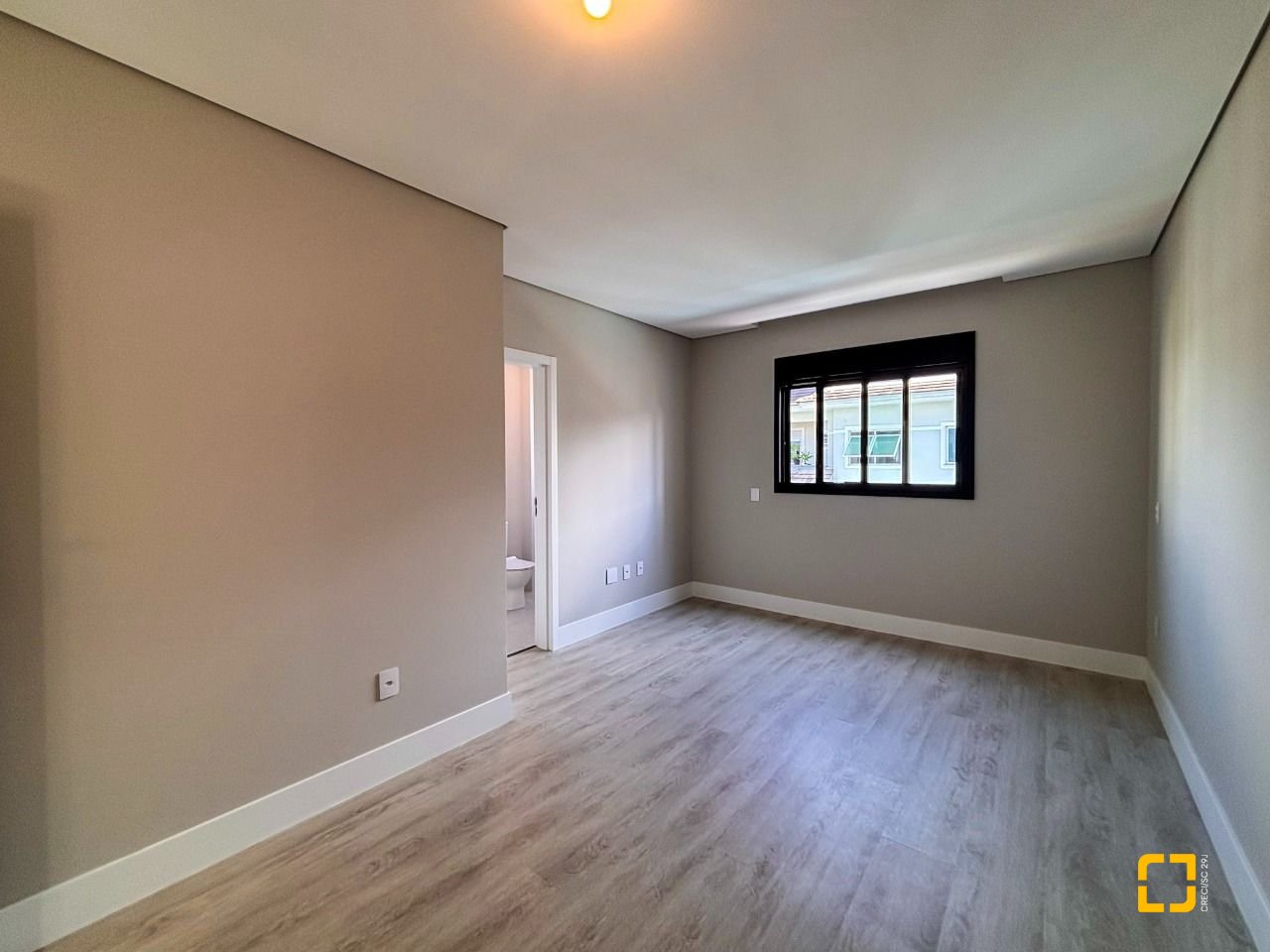 Casa com 233m², 7 quartos (sendo 3 suítes), 2 garagens, no bairro Ingleses em Florianópolis