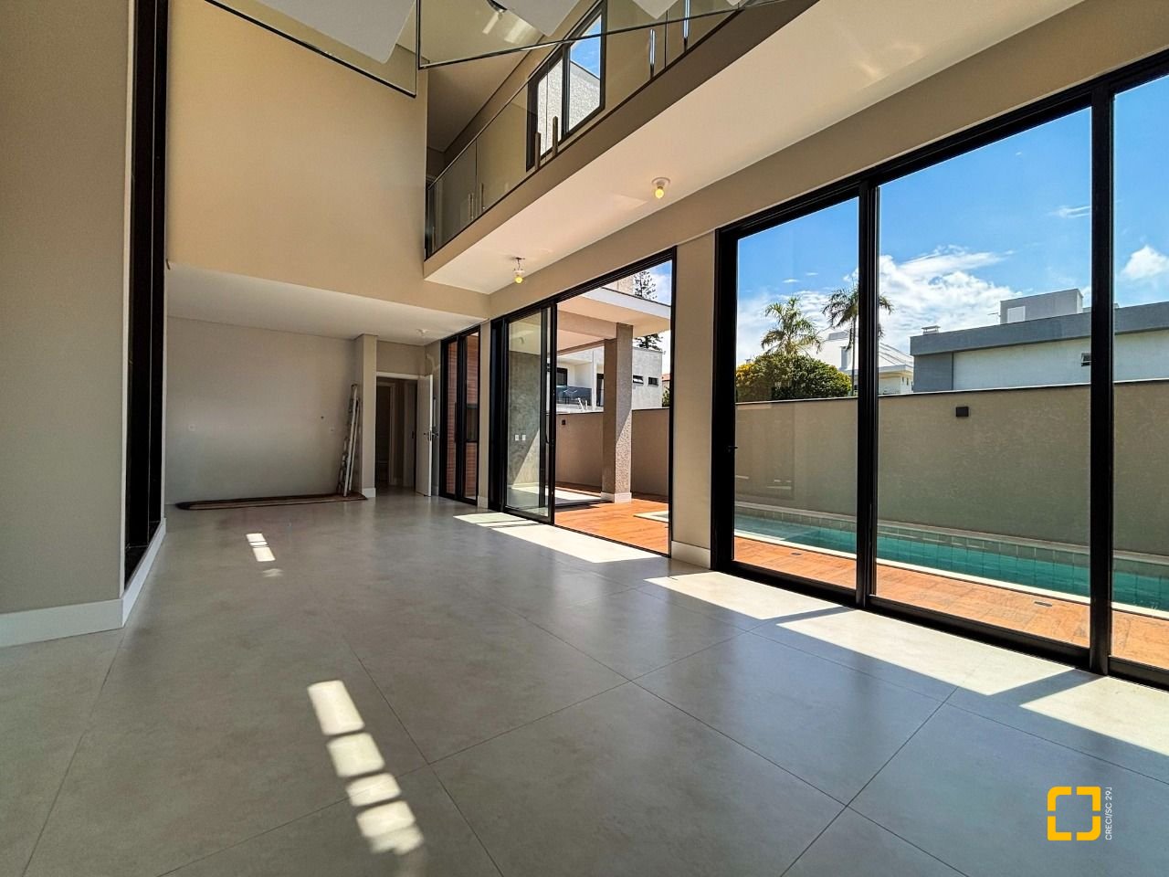Casa com 215m², 7 quartos (sendo 3 suítes), 2 garagens, no bairro Ingleses em Florianópolis