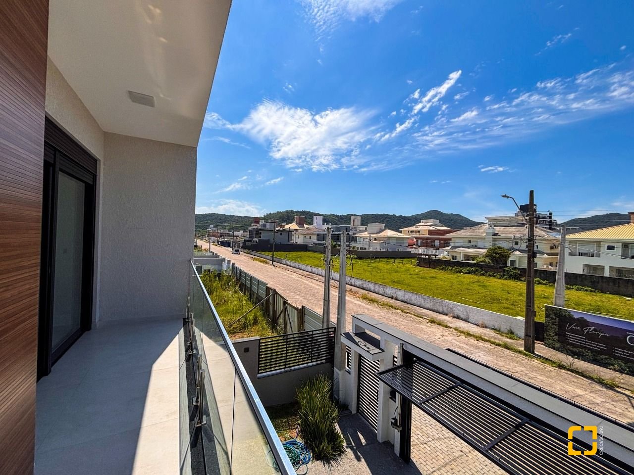Casa com 215m², 7 quartos (sendo 3 suítes), 2 garagens, no bairro Ingleses em Florianópolis
