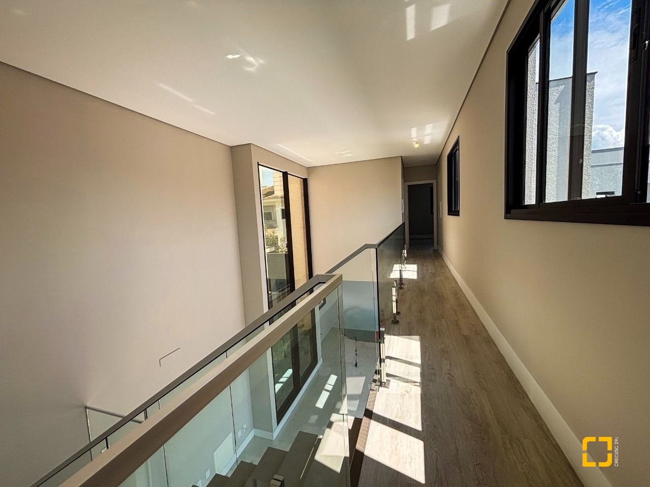 Casa com 215m², 7 quartos (sendo 3 suítes), 2 garagens, no bairro Ingleses em Florianópolis