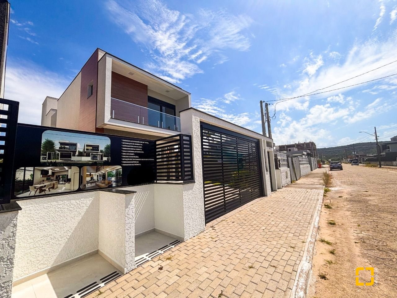Casa com 215m², 7 quartos (sendo 3 suítes), 2 garagens, no bairro Ingleses em Florianópolis