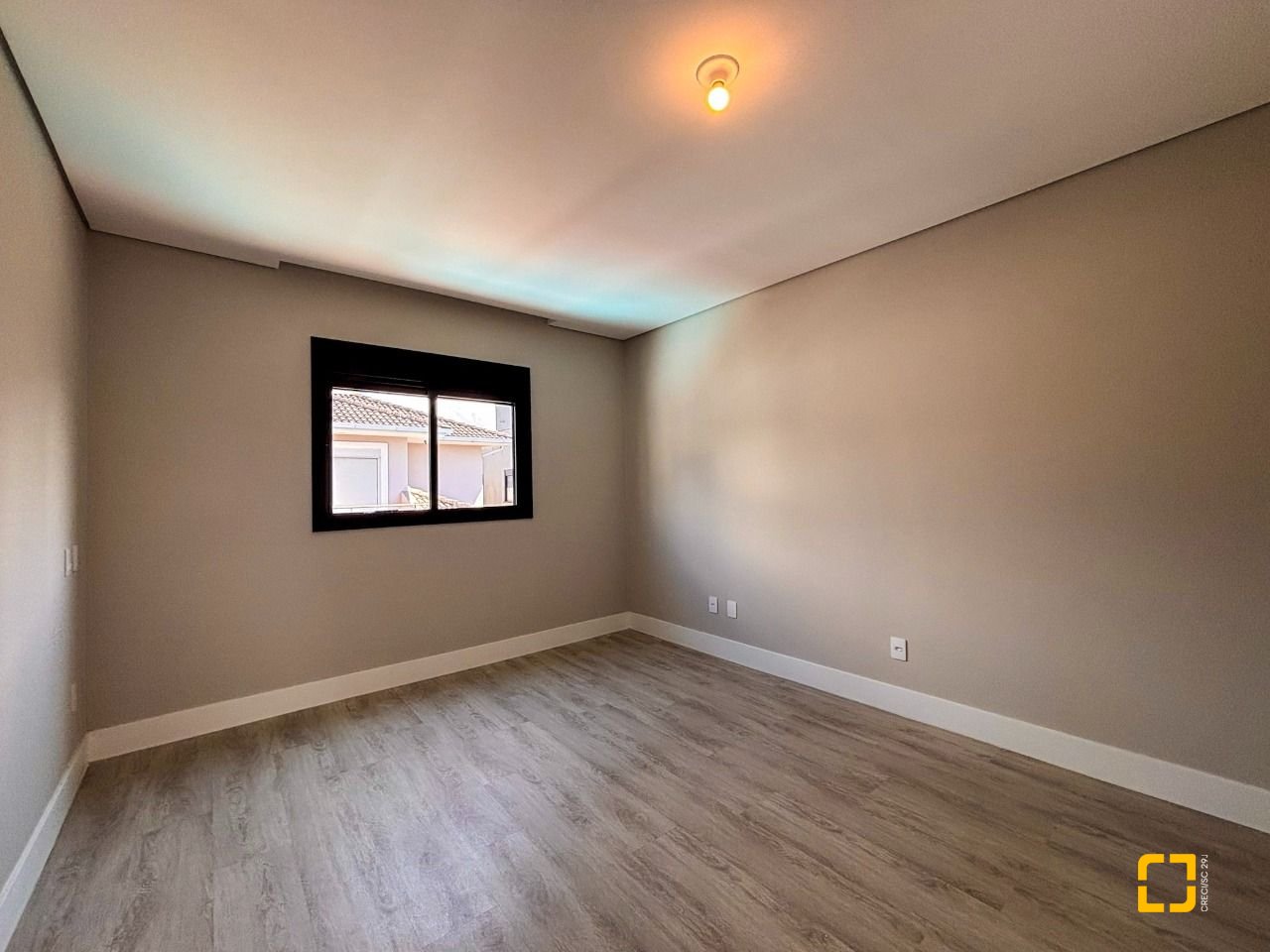 Casa com 215m², 7 quartos (sendo 3 suítes), 2 garagens, no bairro Ingleses em Florianópolis