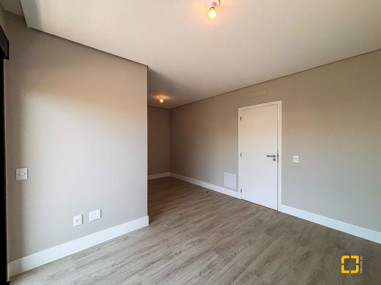 Casa com 215m², 7 quartos (sendo 3 suítes), 2 garagens, no bairro Ingleses em Florianópolis