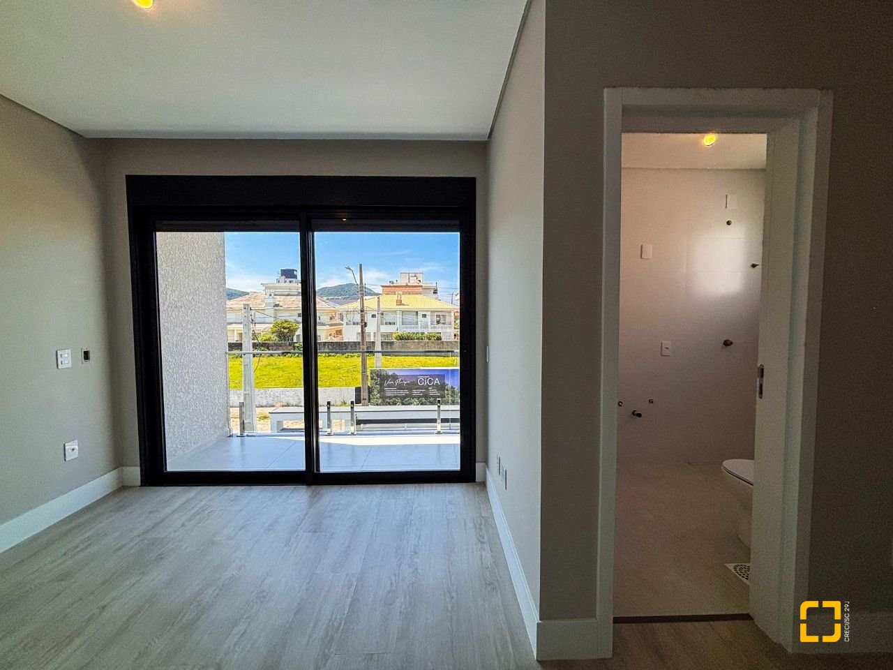 Casa com 215m², 7 quartos (sendo 3 suítes), 2 garagens, no bairro Ingleses em Florianópolis