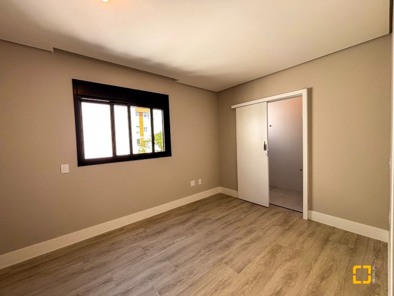 Casa com 215m², 7 quartos (sendo 3 suítes), 2 garagens, no bairro Ingleses em Florianópolis