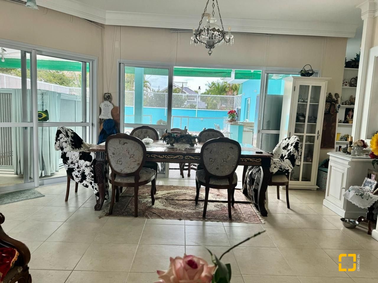 Casa com 269m², 5 quartos (sendo 2 suítes), 6 garagens, no bairro Jurerê em Florianópolis
