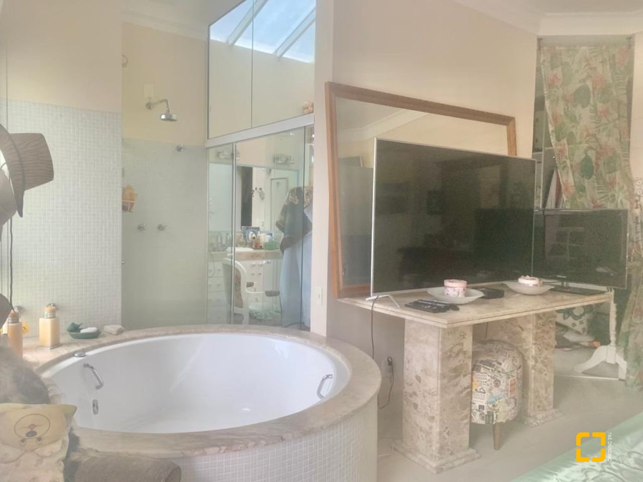Casa com 269m², 5 quartos (sendo 2 suítes), 6 garagens, no bairro Jurerê em Florianópolis