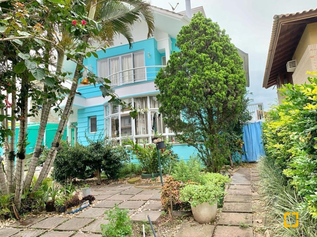 Casa com 269m², 5 quartos (sendo 2 suítes), 6 garagens, no bairro Jurerê em Florianópolis