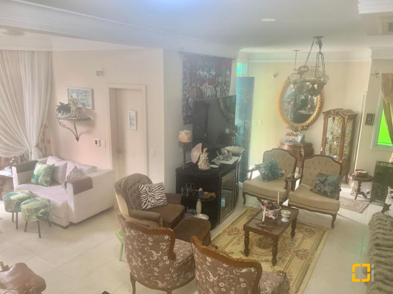 Casa com 269m², 5 quartos (sendo 2 suítes), 6 garagens, no bairro Jurerê em Florianópolis