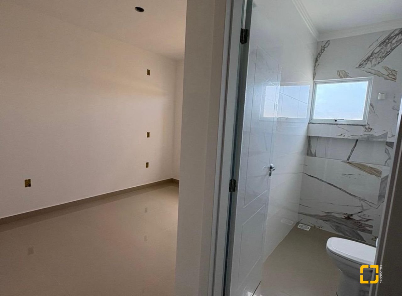 Casa com 79m², 3 quartos (sendo 1 suíte), 1 garagem, no bairro Sertão do Maruim em São José