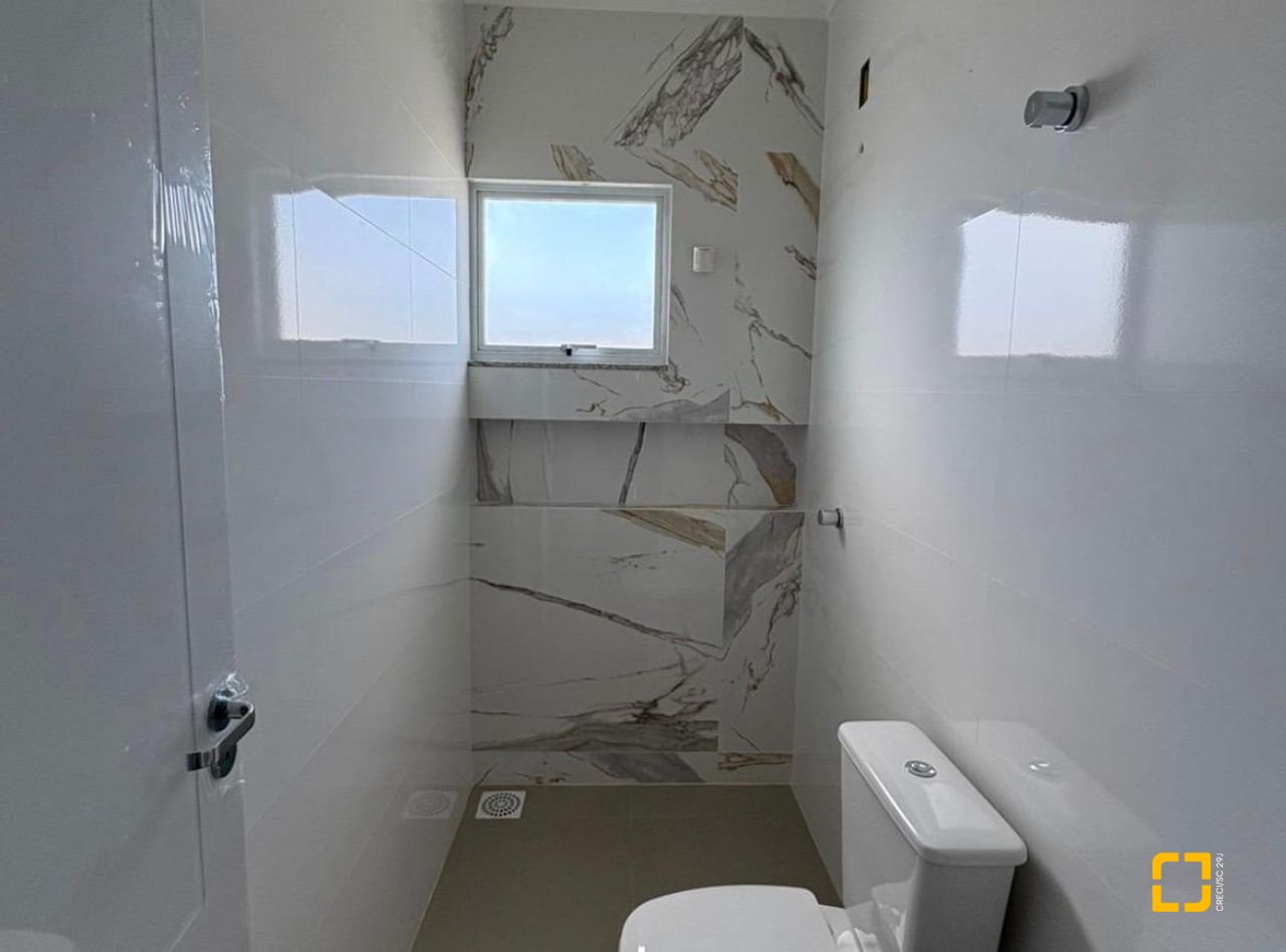 Casa com 79m², 3 quartos (sendo 1 suíte), 1 garagem, no bairro Sertão do Maruim em São José