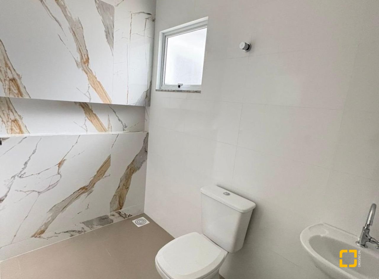 Casa com 79m², 3 quartos (sendo 1 suíte), 1 garagem, no bairro Sertão do Maruim em São José