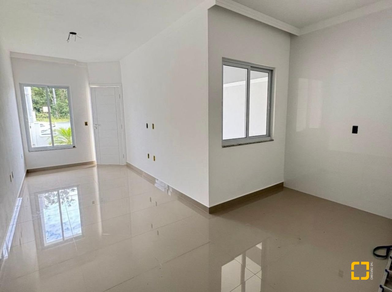 Casa com 79m², 3 quartos (sendo 1 suíte), 1 garagem, no bairro Sertão do Maruim em São José