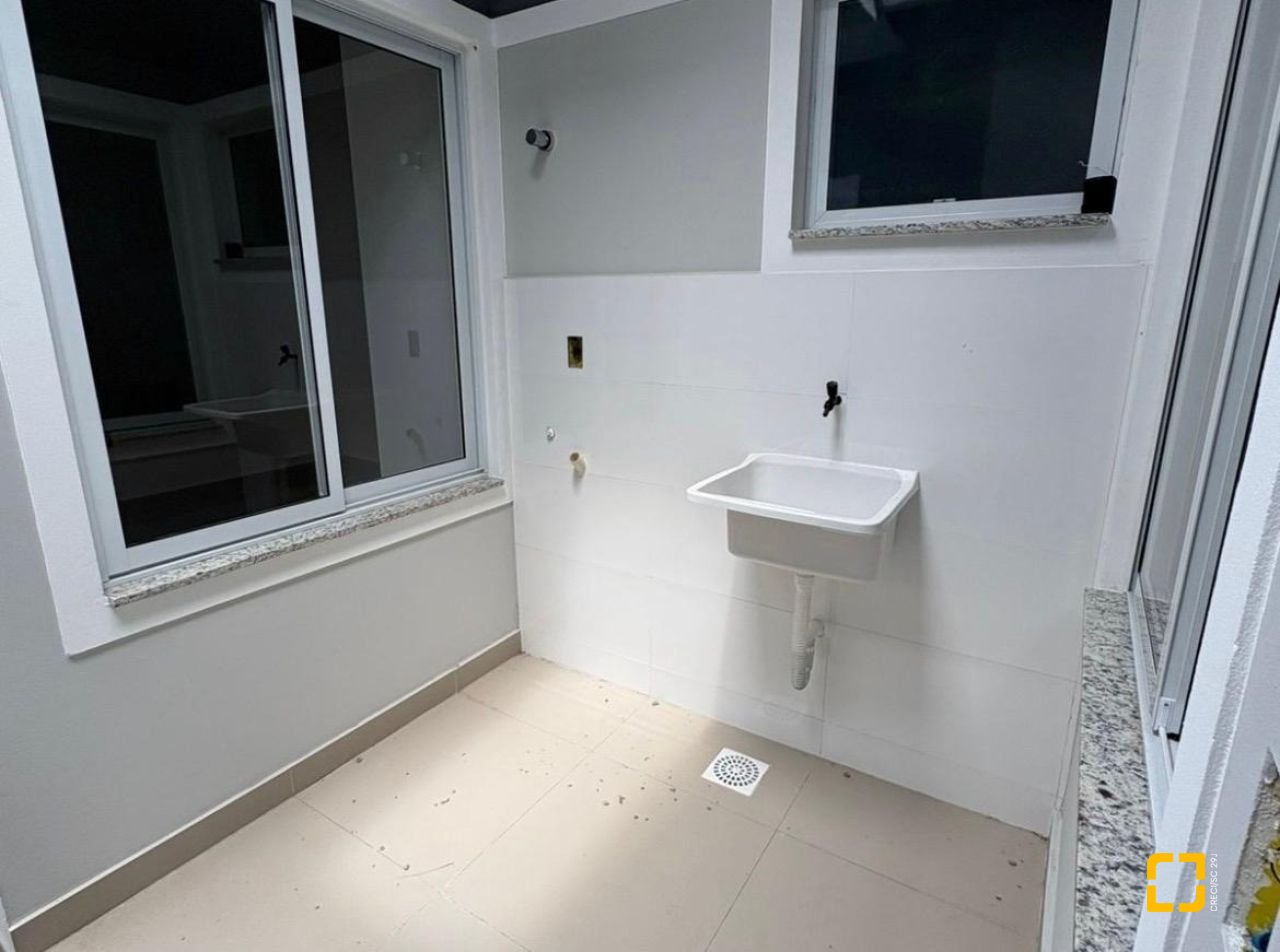 Casa com 79m², 3 quartos (sendo 1 suíte), 1 garagem, no bairro Sertão do Maruim em São José