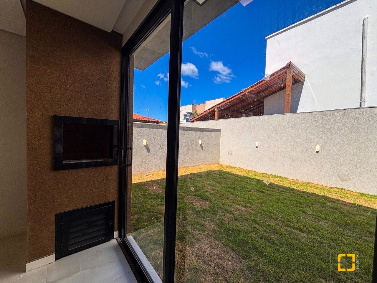 Casa com 157m², 4 quartos (sendo 1 suíte), 1 garagem, no bairro Rio Vermelho em Florianópolis