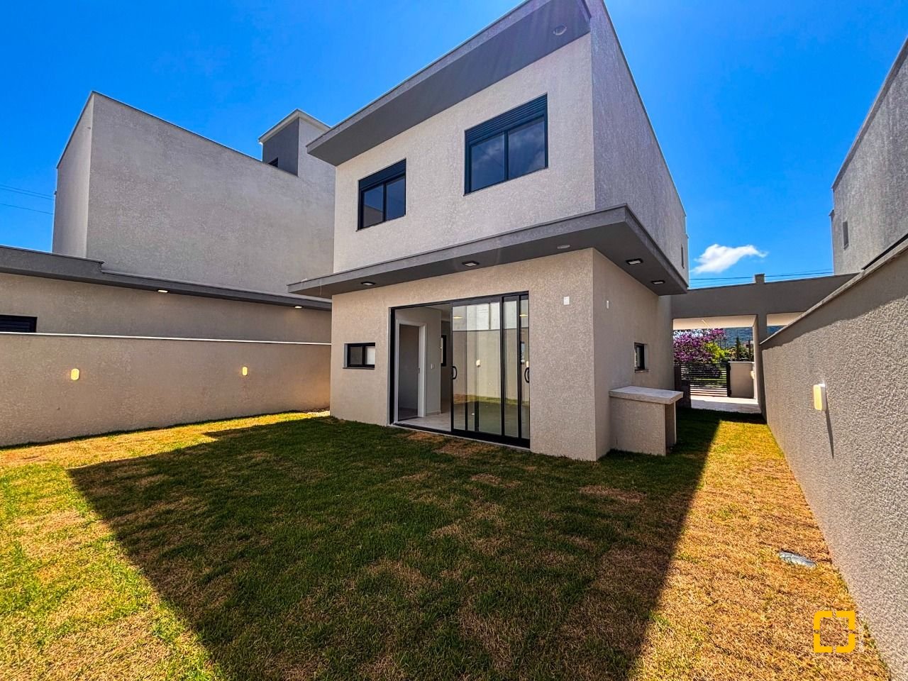Casa com 157m², 4 quartos (sendo 1 suíte), 1 garagem, no bairro Rio Vermelho em Florianópolis
