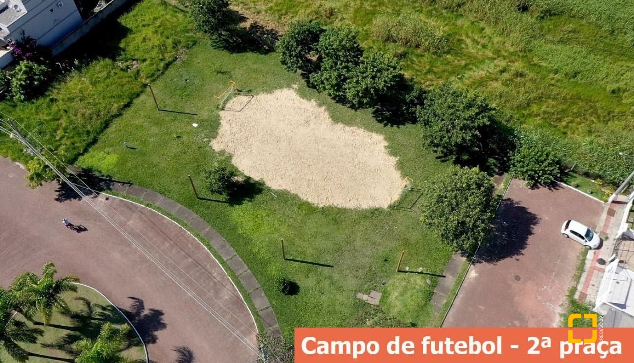 Casa com 177m², 6 quartos (sendo 3 suítes), 2 garagens, no bairro Rio Vermelho em Florianópolis