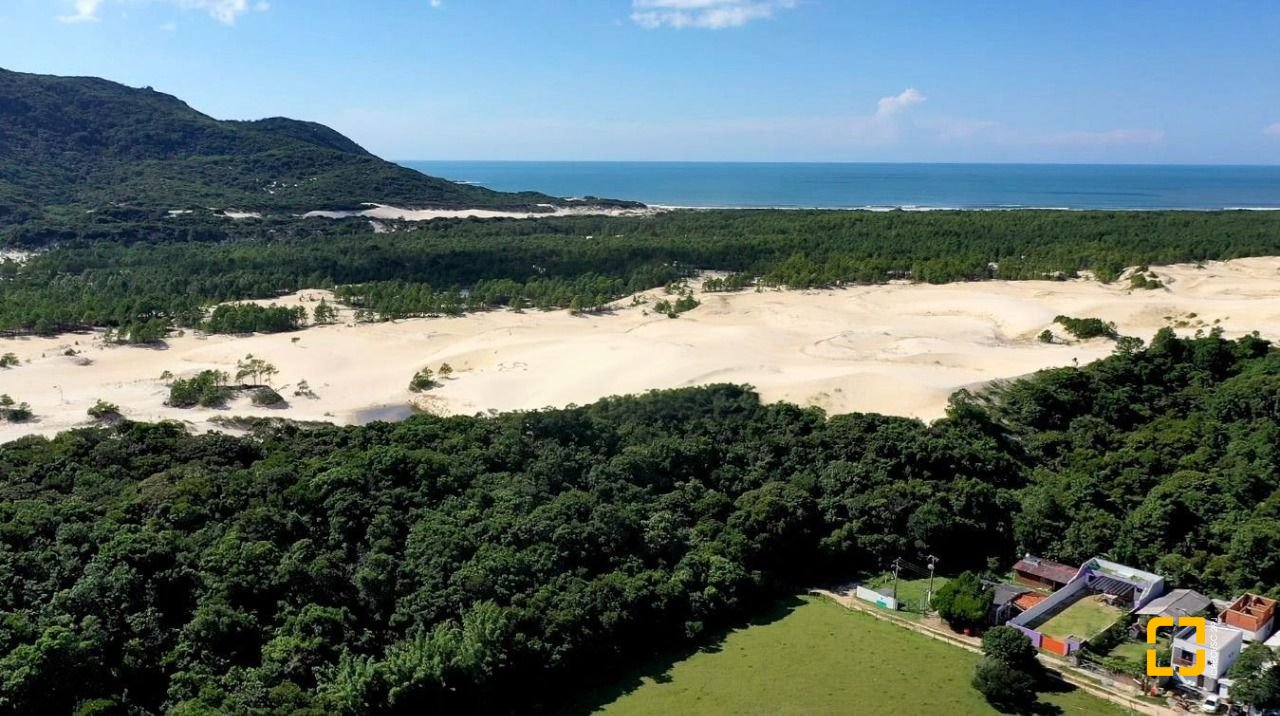 Casa com 177m², 6 quartos (sendo 3 suítes), 2 garagens, no bairro Rio Vermelho em Florianópolis