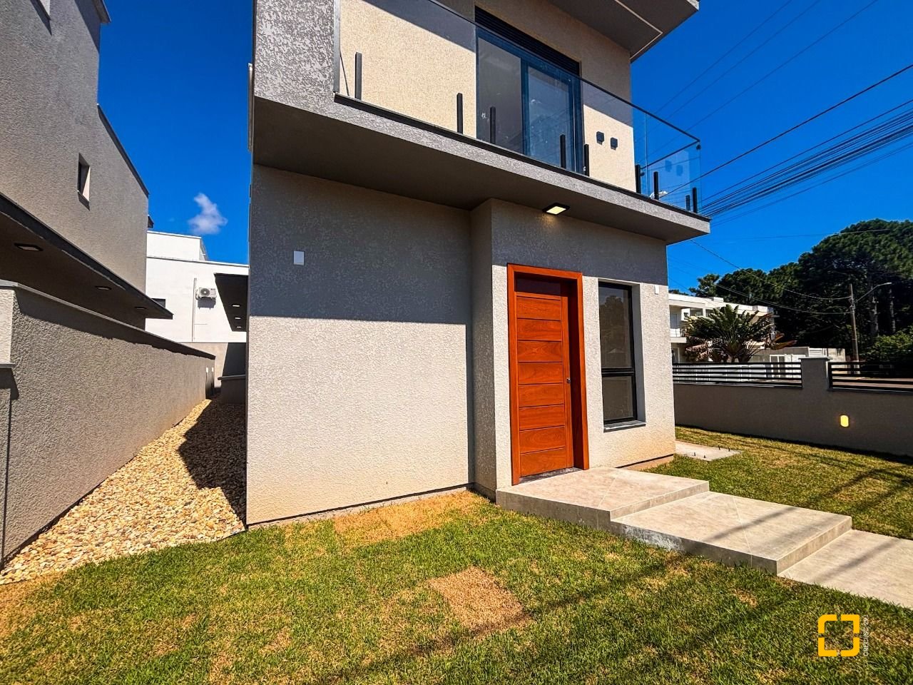 Casa com 177m², 6 quartos (sendo 3 suítes), 2 garagens, no bairro Rio Vermelho em Florianópolis