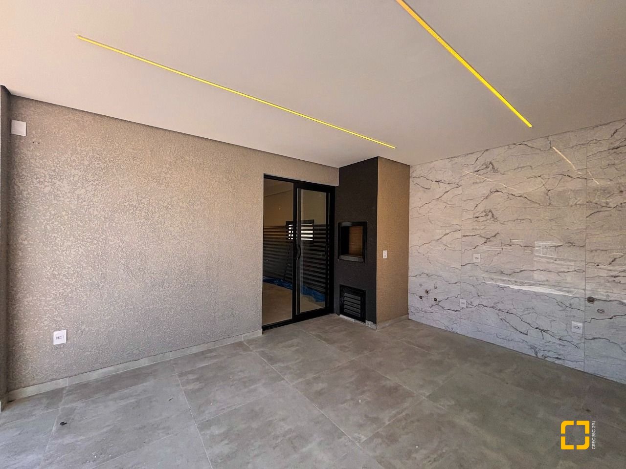 Casa com 177m², 6 quartos (sendo 3 suítes), 2 garagens, no bairro Rio Vermelho em Florianópolis