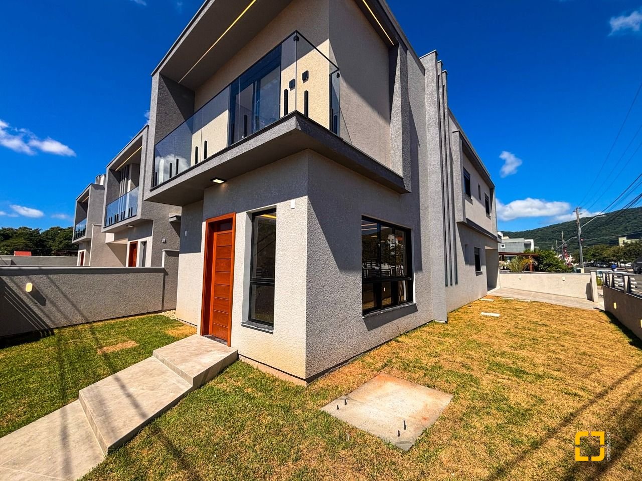 Casa com 177m², 6 quartos (sendo 3 suítes), 2 garagens, no bairro Rio Vermelho em Florianópolis