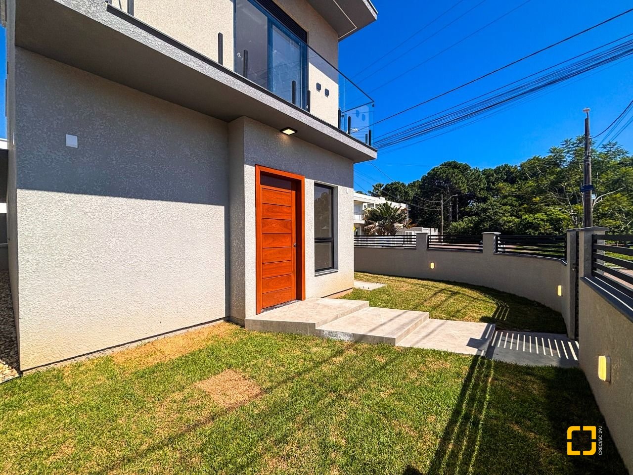 Casa com 177m², 6 quartos (sendo 3 suítes), 2 garagens, no bairro Rio Vermelho em Florianópolis
