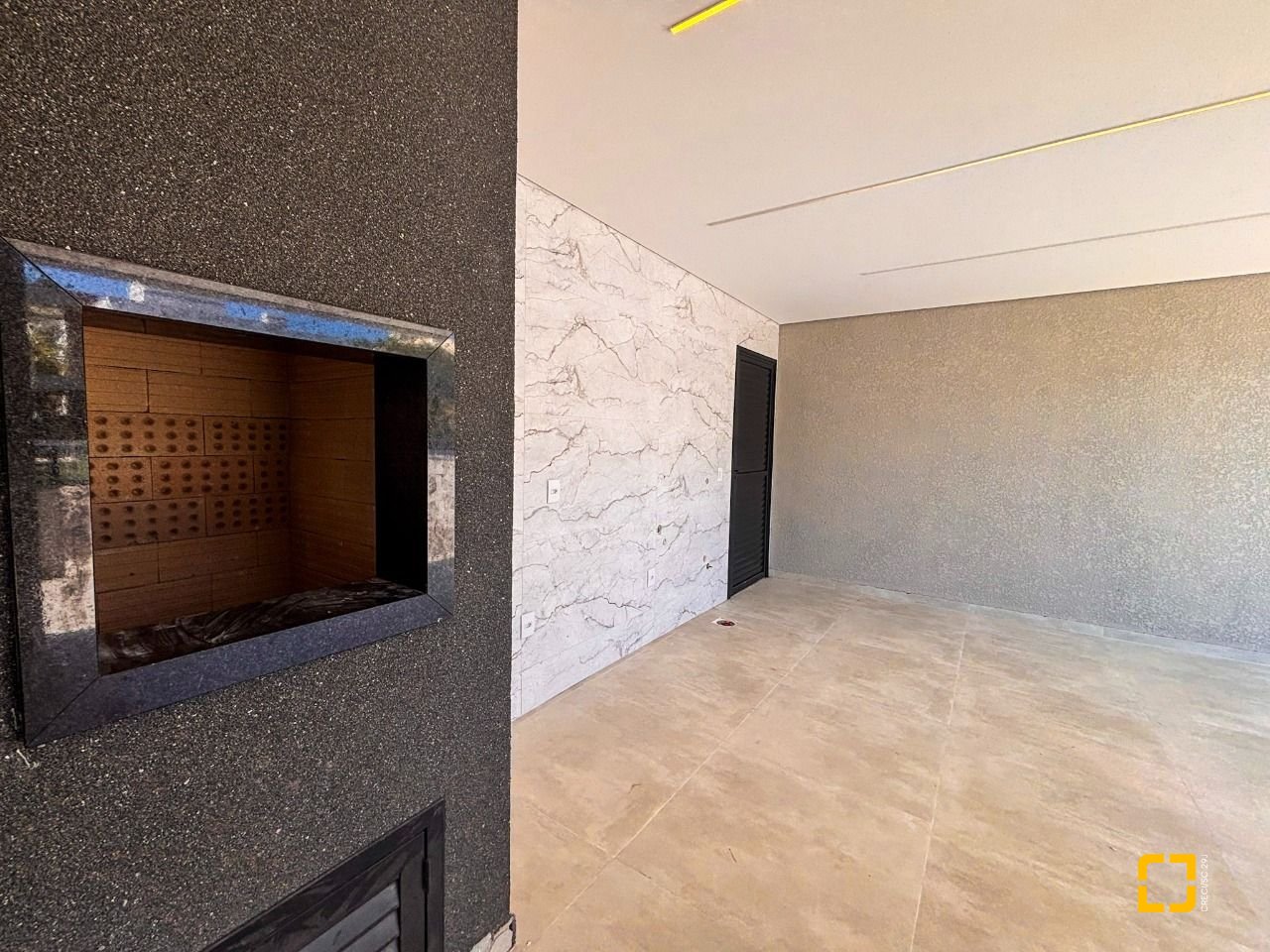 Casa com 177m², 6 quartos (sendo 3 suítes), 2 garagens, no bairro Rio Vermelho em Florianópolis