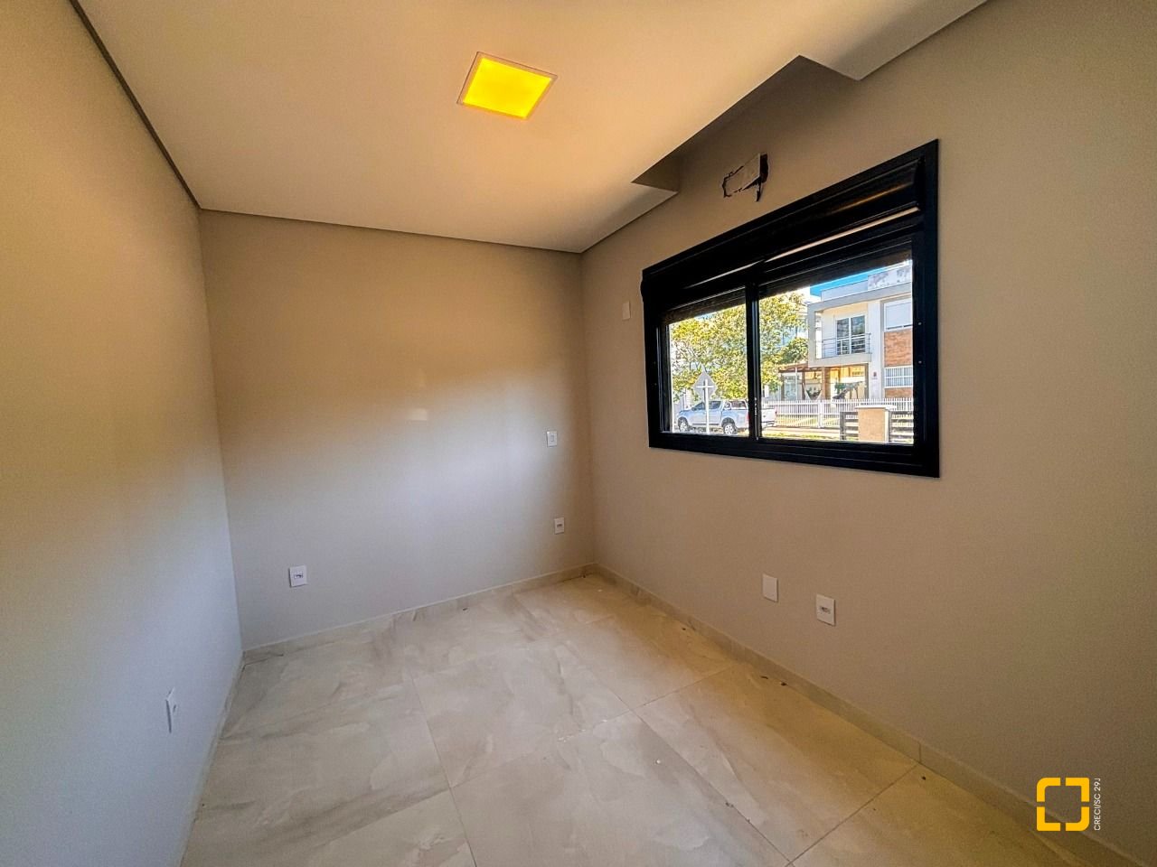 Casa com 177m², 6 quartos (sendo 3 suítes), 2 garagens, no bairro Rio Vermelho em Florianópolis