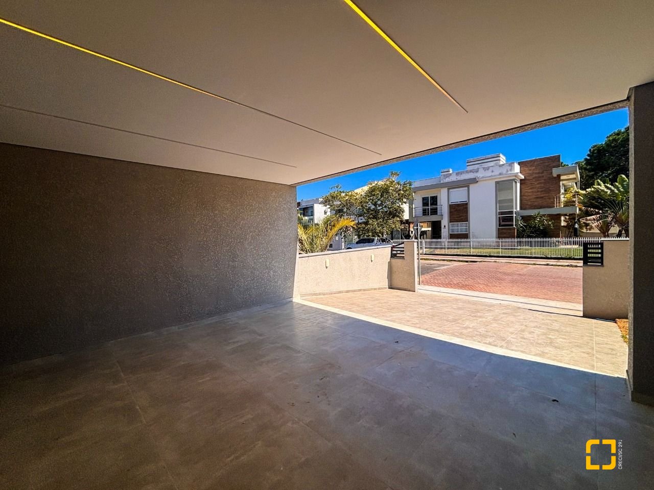 Casa com 177m², 6 quartos (sendo 3 suítes), 2 garagens, no bairro Rio Vermelho em Florianópolis