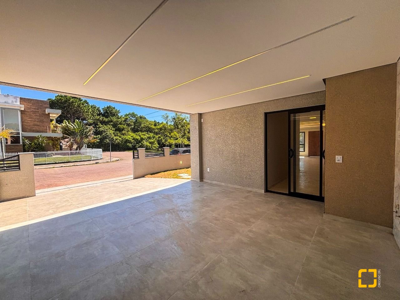 Casa com 177m², 6 quartos (sendo 3 suítes), 2 garagens, no bairro Rio Vermelho em Florianópolis