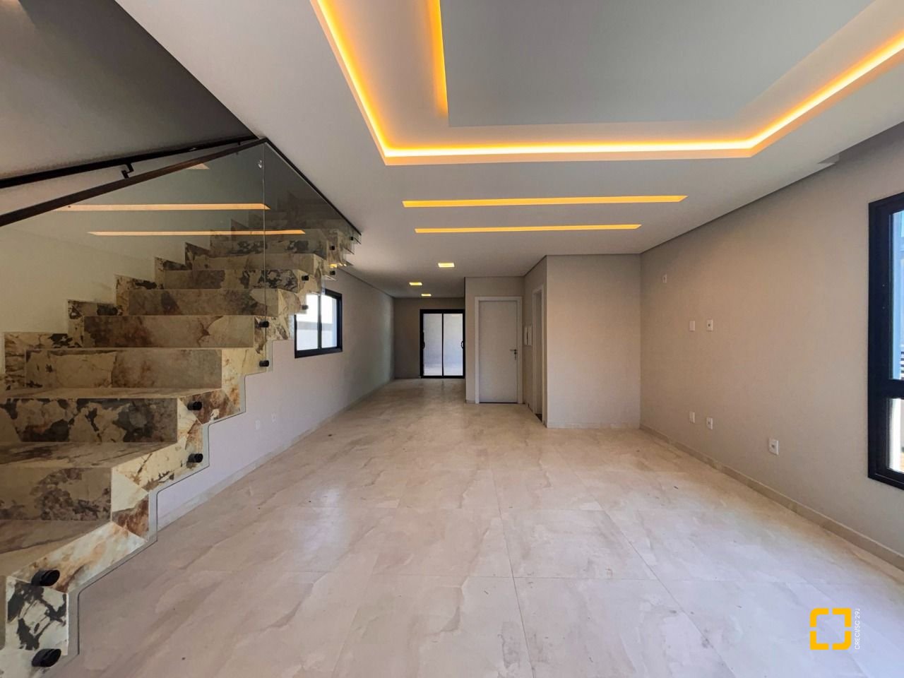 Casa com 177m², 6 quartos (sendo 3 suítes), 2 garagens, no bairro Rio Vermelho em Florianópolis