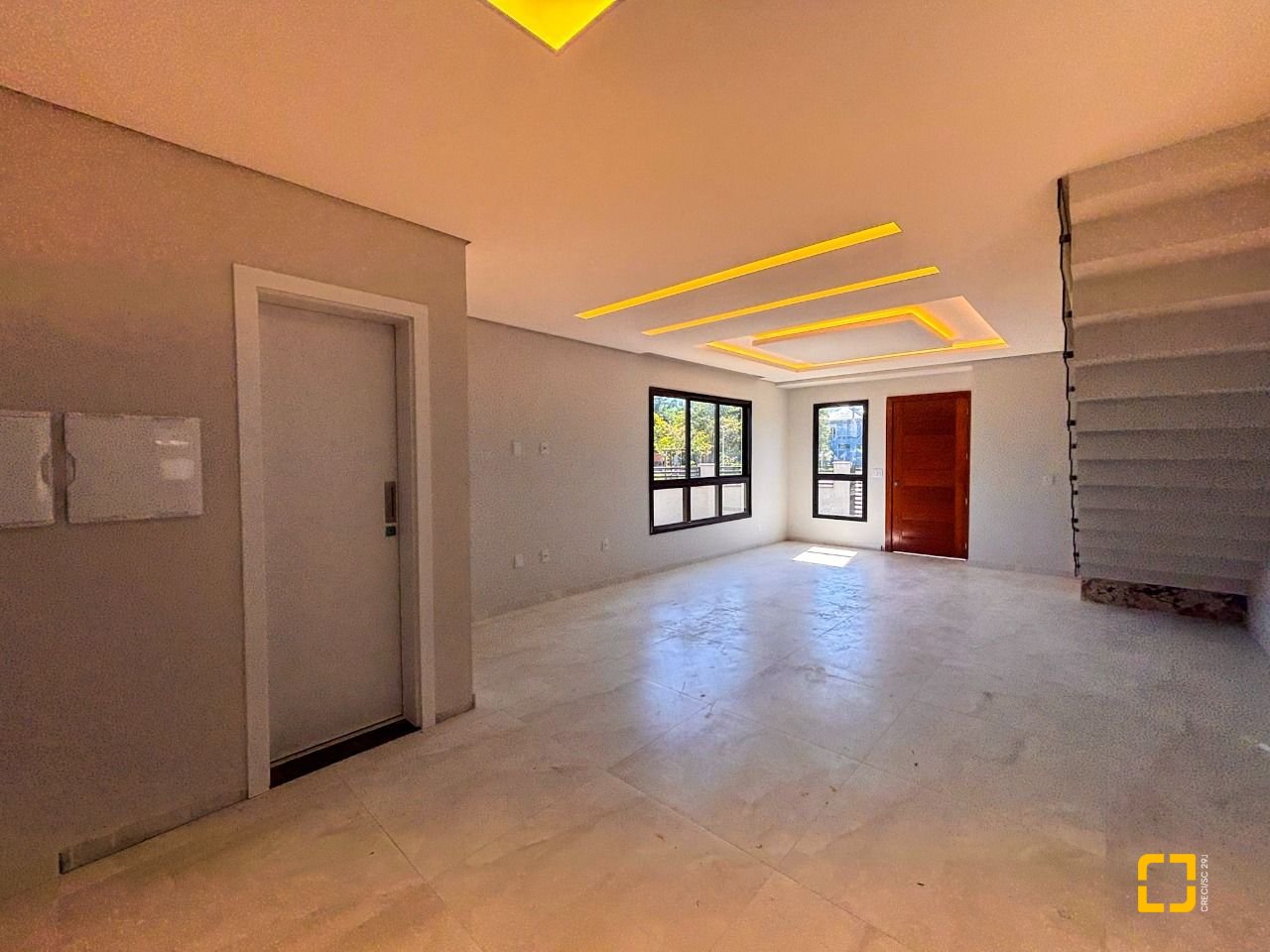 Casa com 177m², 6 quartos (sendo 3 suítes), 2 garagens, no bairro Rio Vermelho em Florianópolis